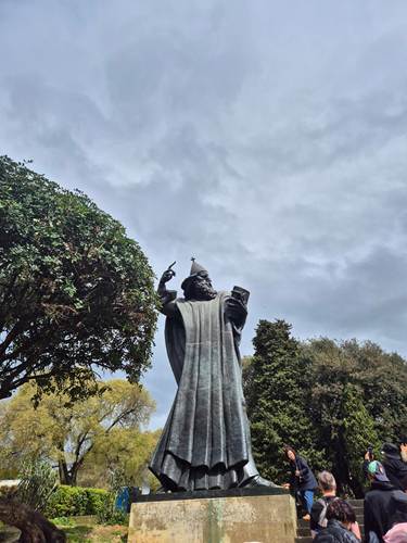 야외, 구름, 하늘, 나무이(가) 표시된 사진

AI가 생성한 콘텐츠는 부정확할 수 있습니다.